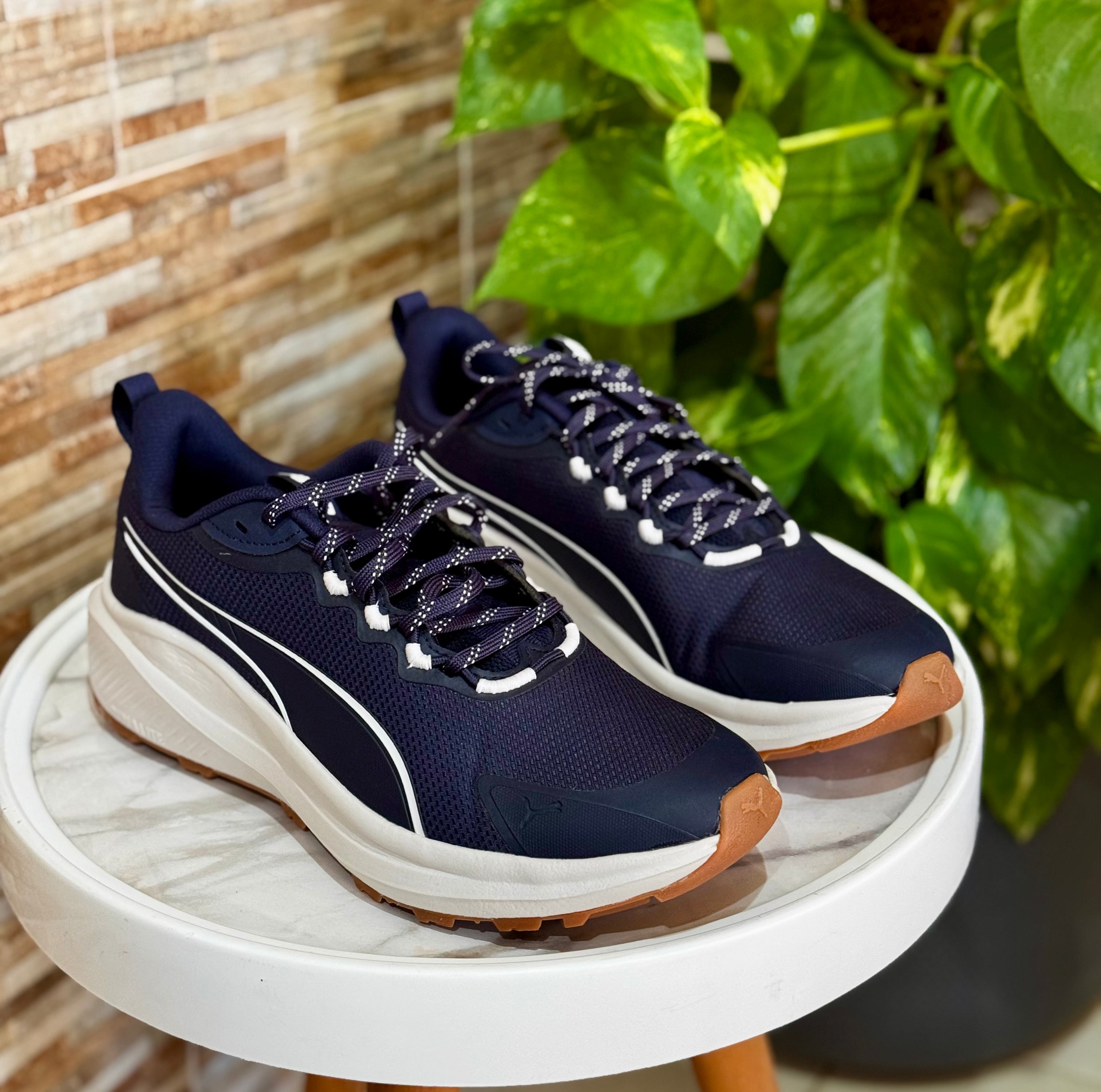 Original  Skyrocket Lite running shoe in navy and white.